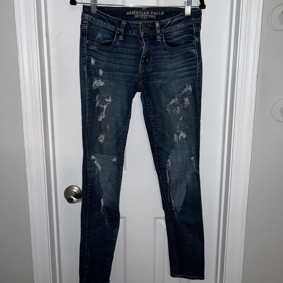 American Eagle Ripped Jeans size 6 - Picture 1 of 5